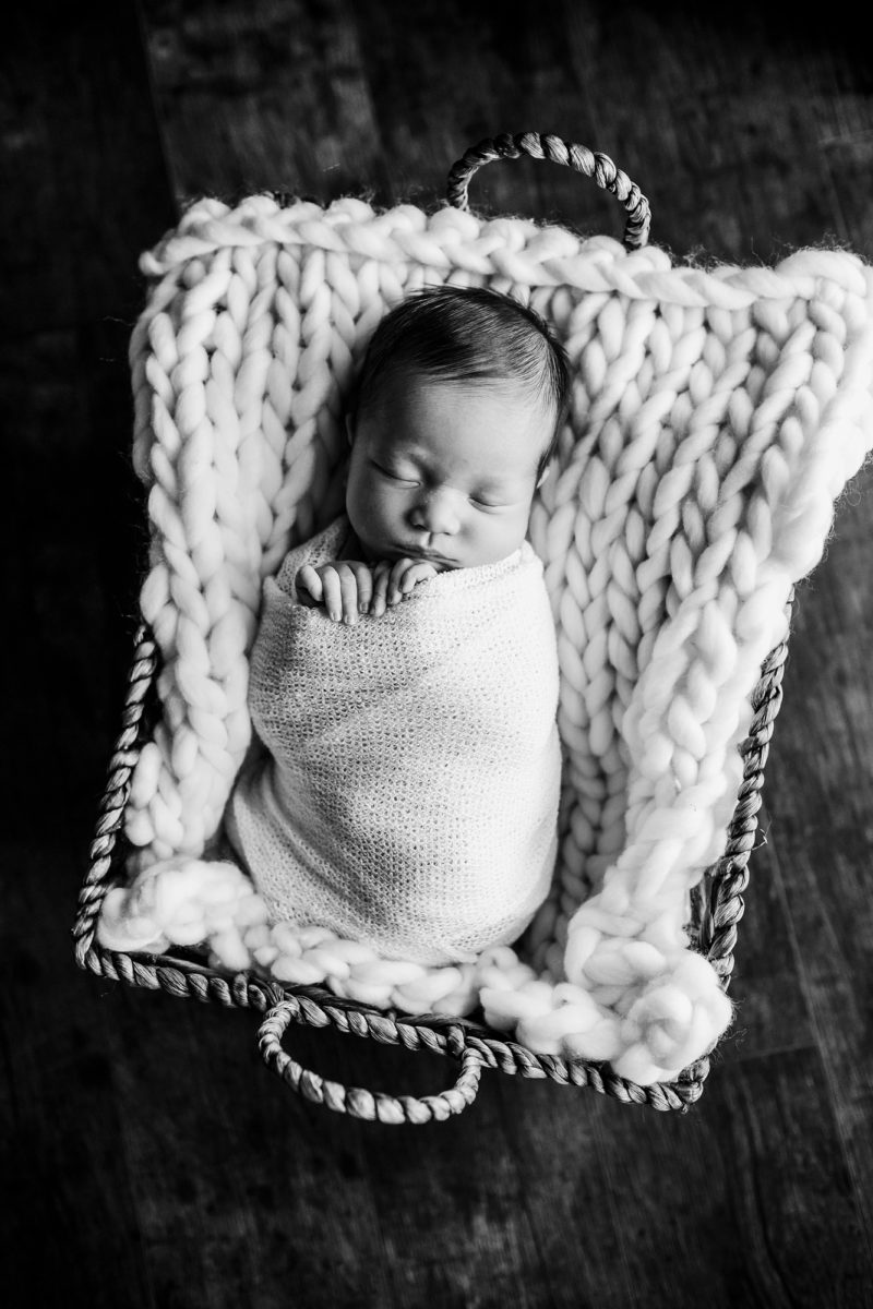 Lifestyle Newborn | www.julielivermorephotography.com