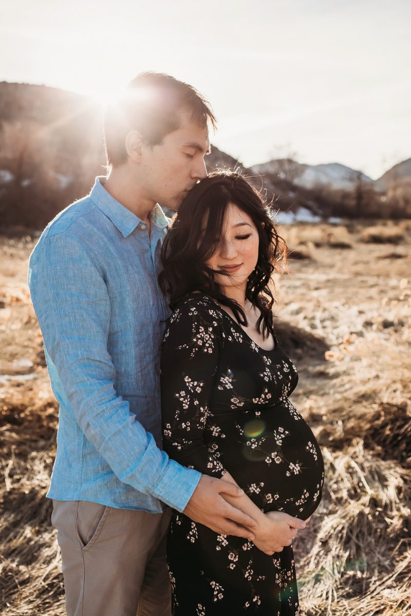 5 Must Take Maternity Photos | www.julielivermorephotography.com