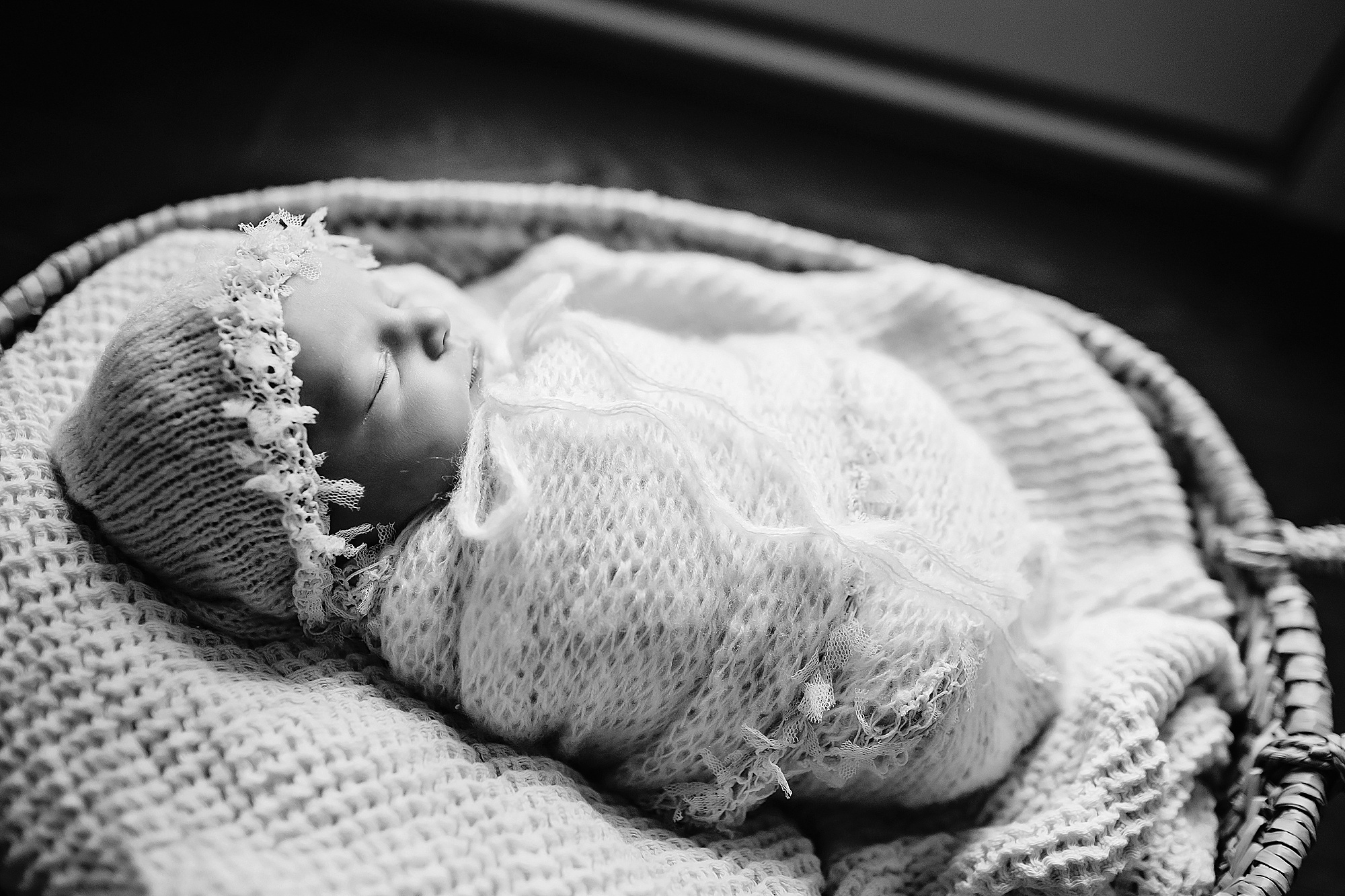 black and white newborn photography | www.julielivermorephotography.com