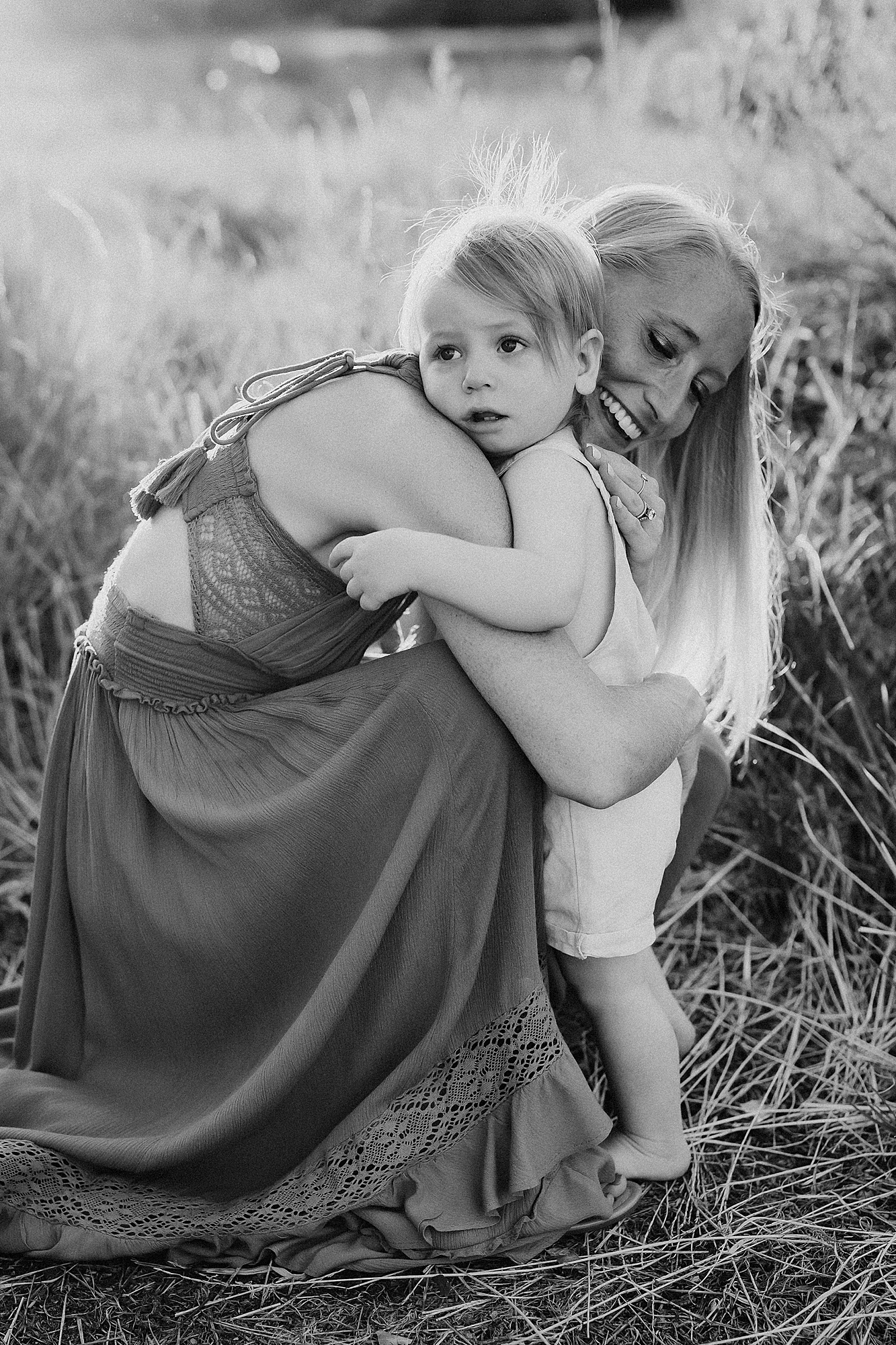 Black and white Family Photo Session | www.julielivermorephotography.com
